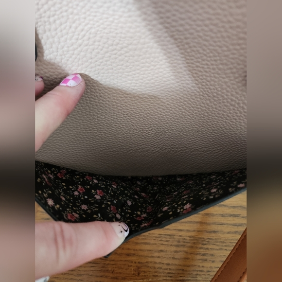 MUDD Circle Bag with flower interior. Excellent Condition. - Picture 9 of 10